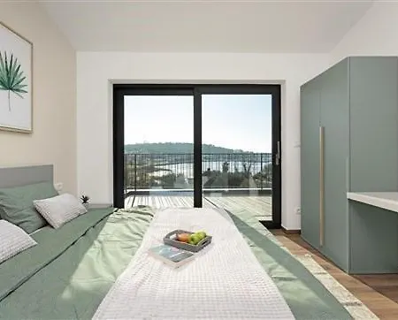 Sea View Bay With Pool Villa *
