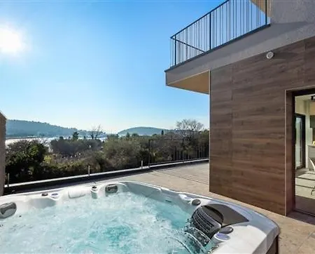 Villa Sea View Bay With Pool
